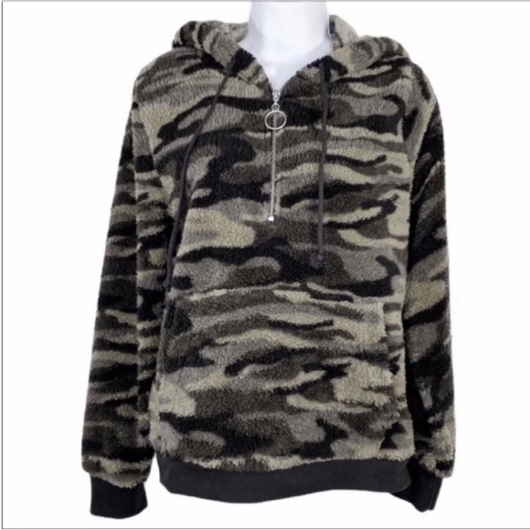 ROSIE HARLOW camo fuzzy pullover hooded jacket top M - Picture 1 of 8